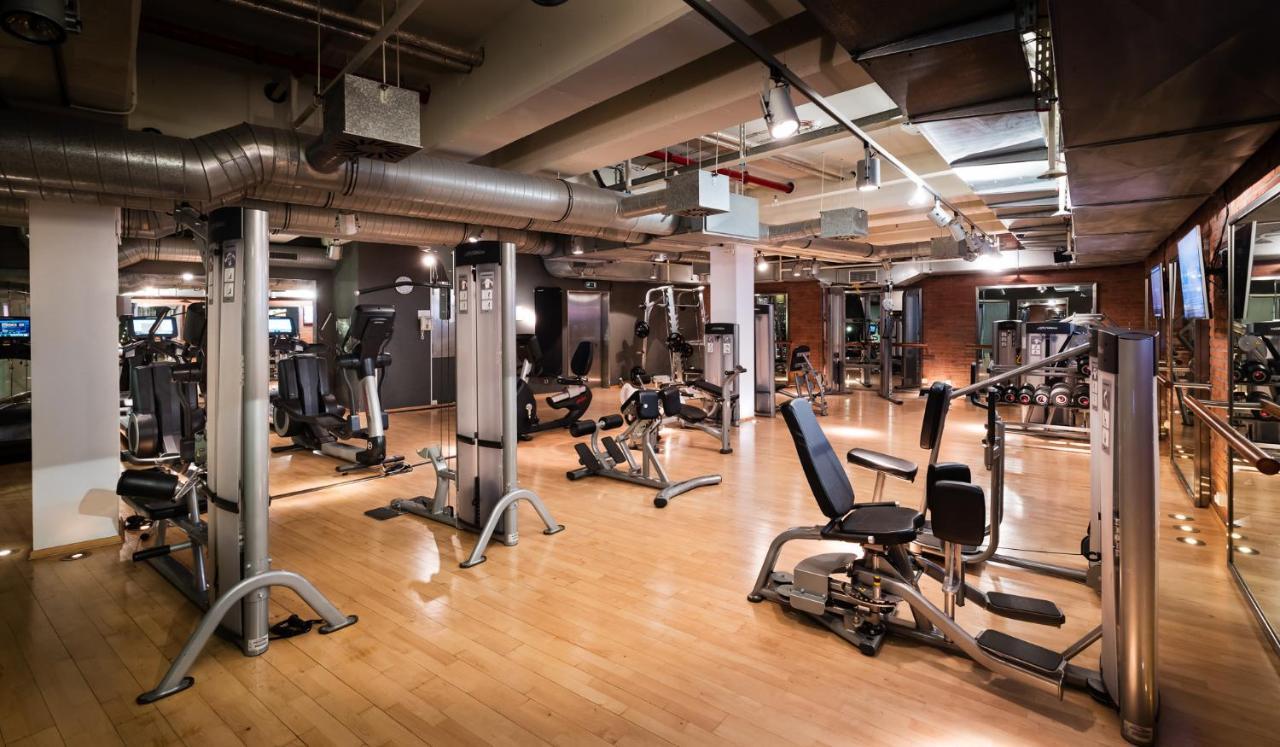 Conrad Hamburg Hotel Kültér fotó The gym at the Mandarin Oriental, New York