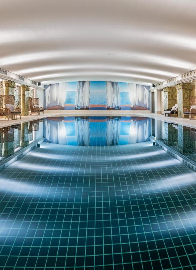 Conrad Hamburg Hotel Kültér fotó The pool at the Mandarin Oriental, Munich