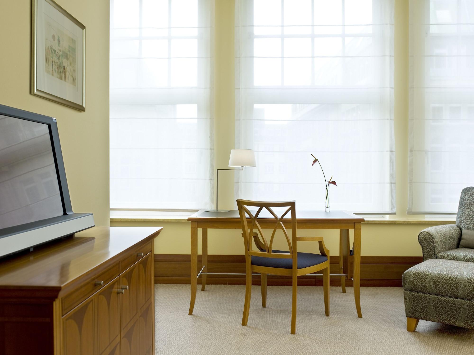 Conrad Hamburg Hotel Kültér fotó A room at the Harvard Center for African Studies