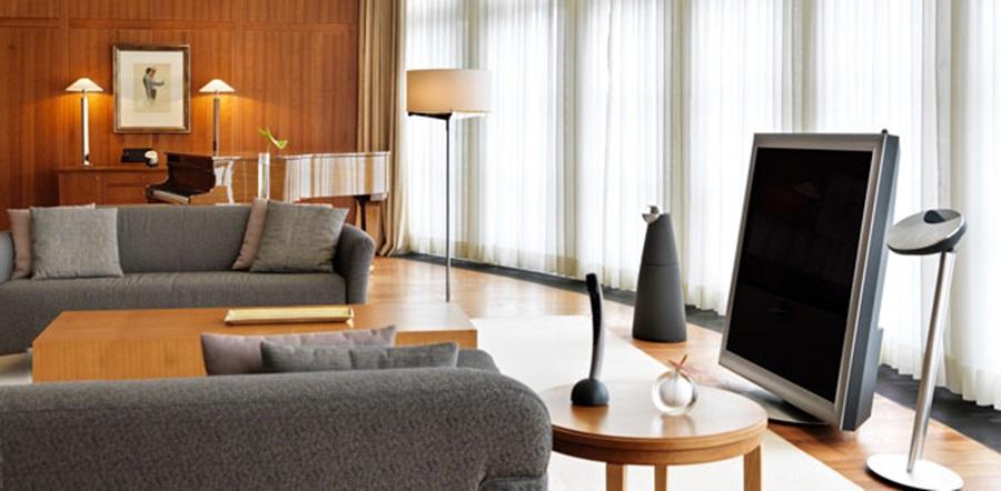 Conrad Hamburg Hotel Kültér fotó Bowers & Wilkins Zeppelin
