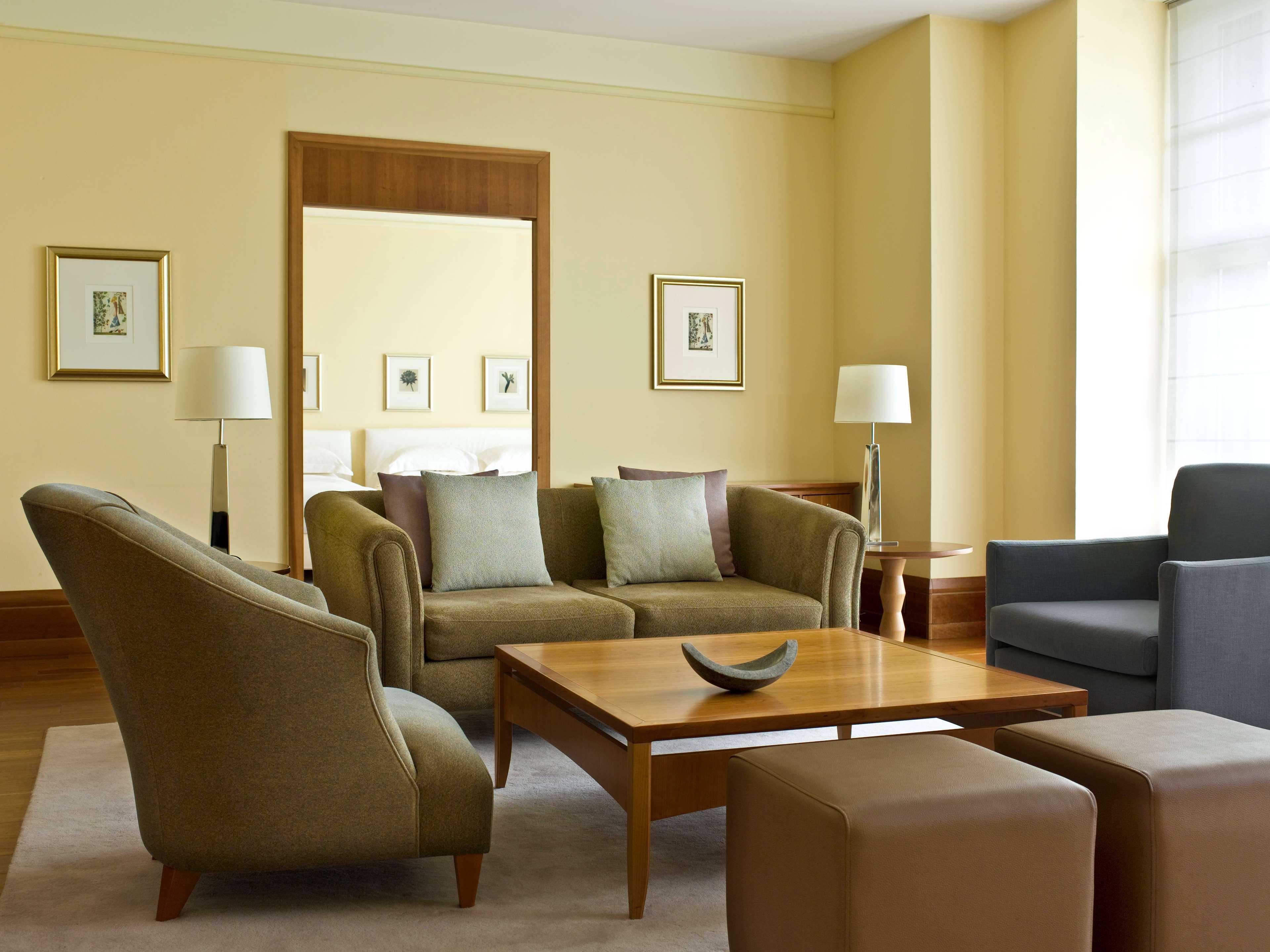 Conrad Hamburg Hotel Szoba fotó A living room