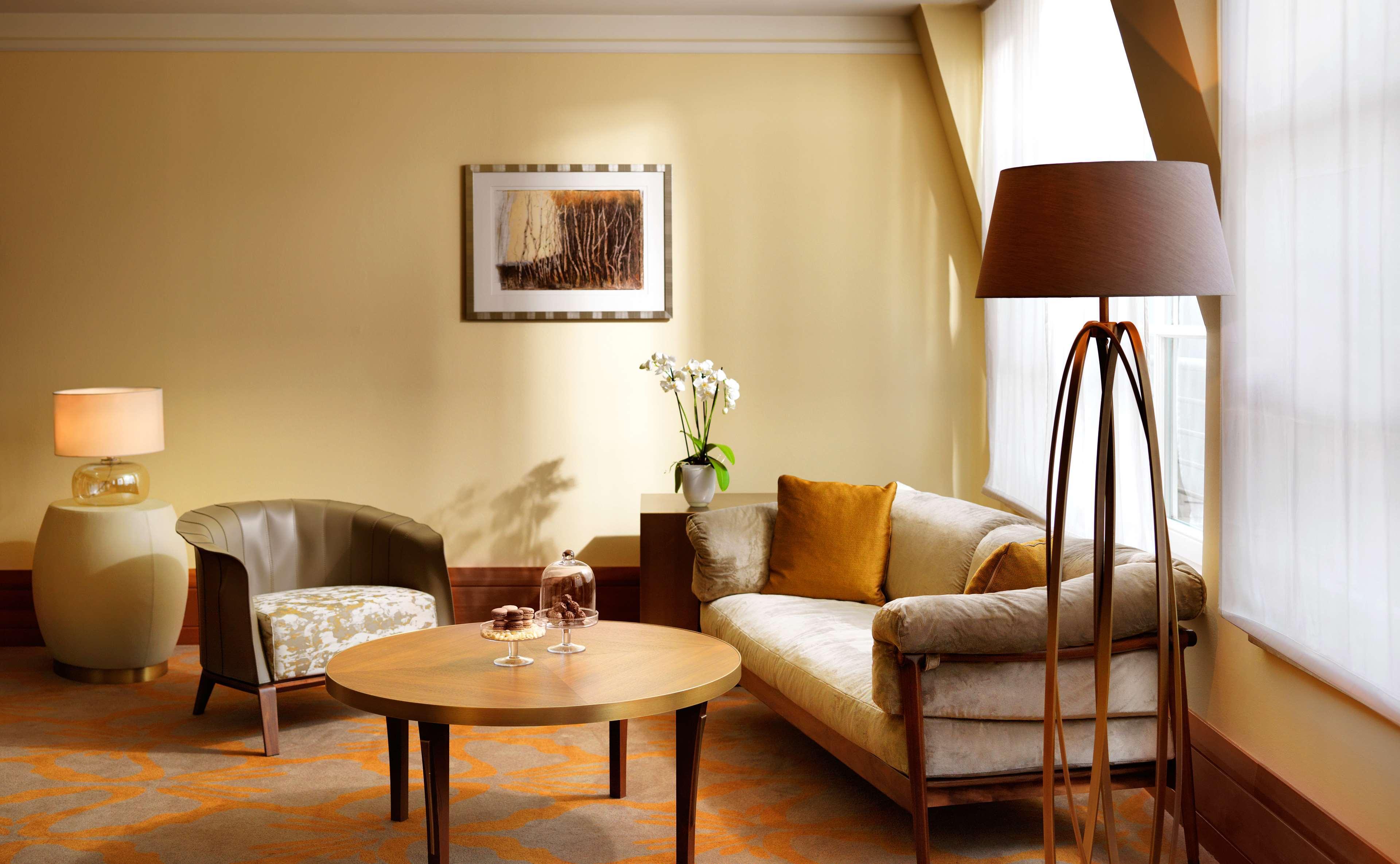 Conrad Hamburg Hotel Kültér fotó A suite at the Mandarin Oriental, Munich