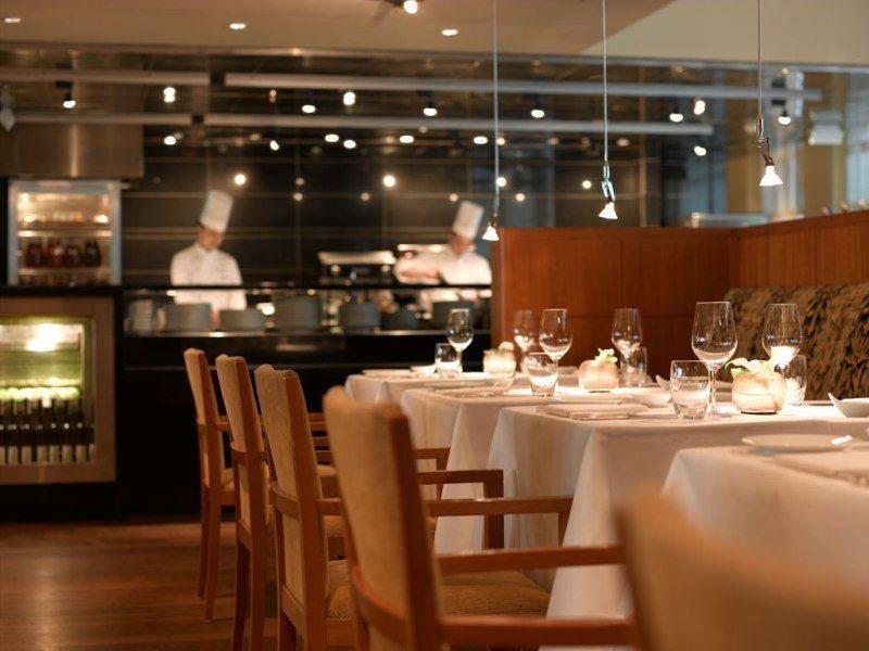 Conrad Hamburg Hotel Étterem fotó Interior of the restaurant