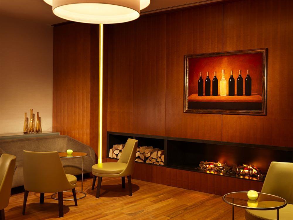 Conrad Hamburg Hotel Kültér fotó A fireplace in a home