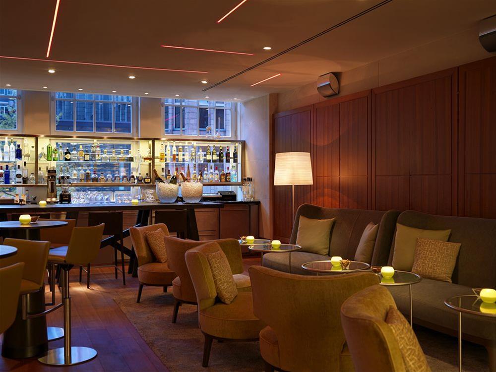 Conrad Hamburg Hotel Kültér fotó The bar at the Connaught