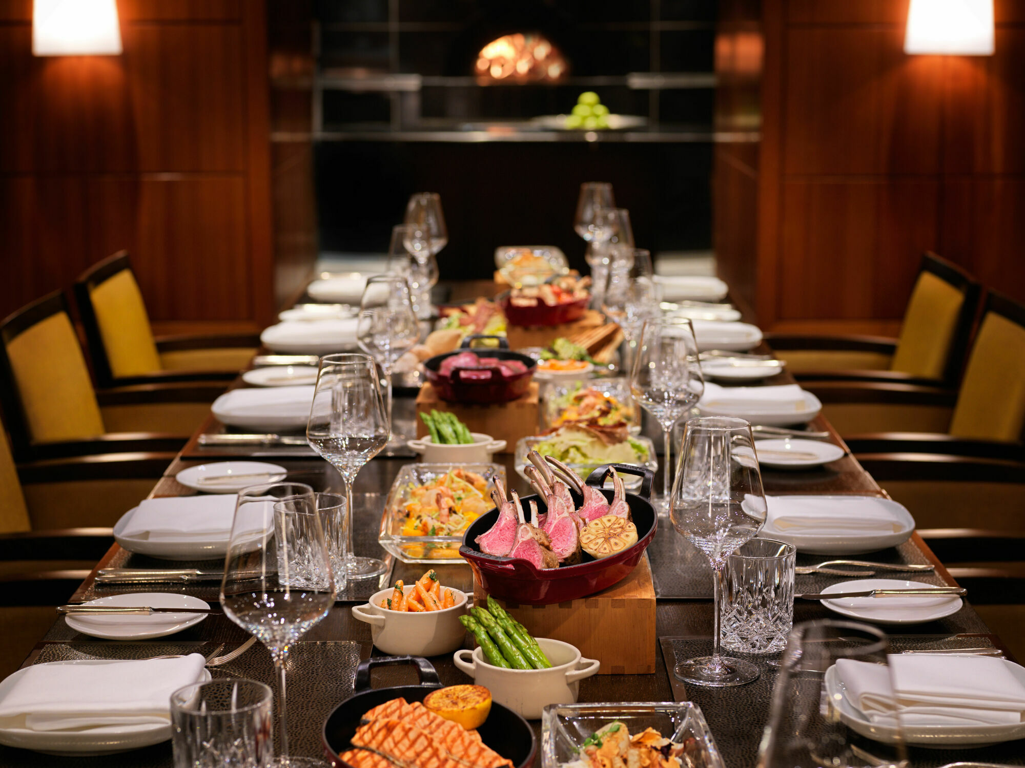 Conrad Hamburg Hotel Kültér fotó A table set for a meal